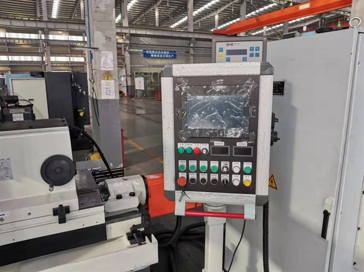 Centerless Grinder Machine